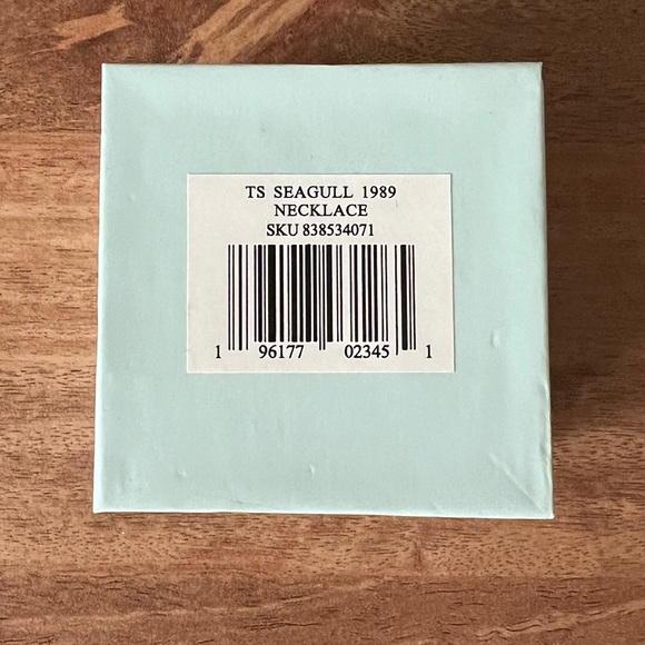 Authentic Taylor Swift 1989TV Seagull Necklace in Silver - Picture 6 of 6